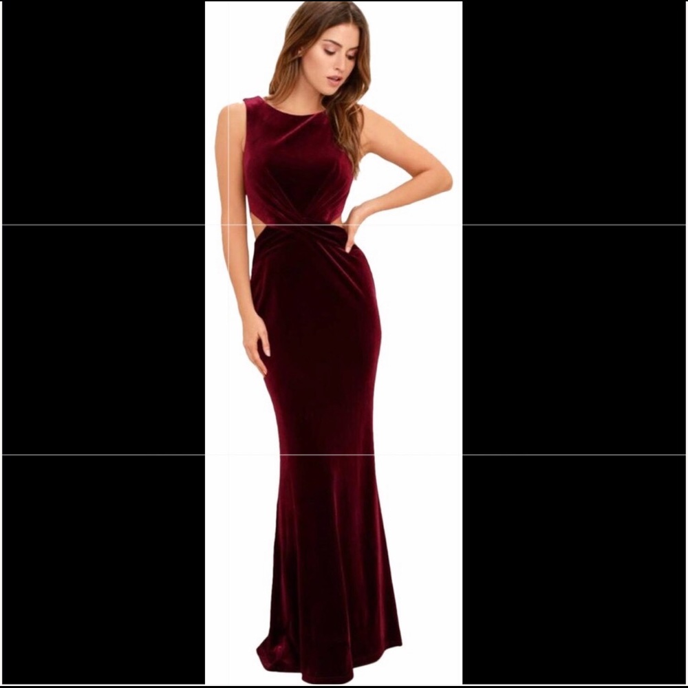 NEVER WORN Lulu’s Burgundy Velvet Formal Dress